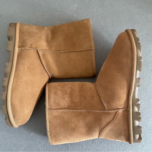 UGG Womens Essential Short Suede Shearling Style Boots Size 9 - Picture 3 of 10